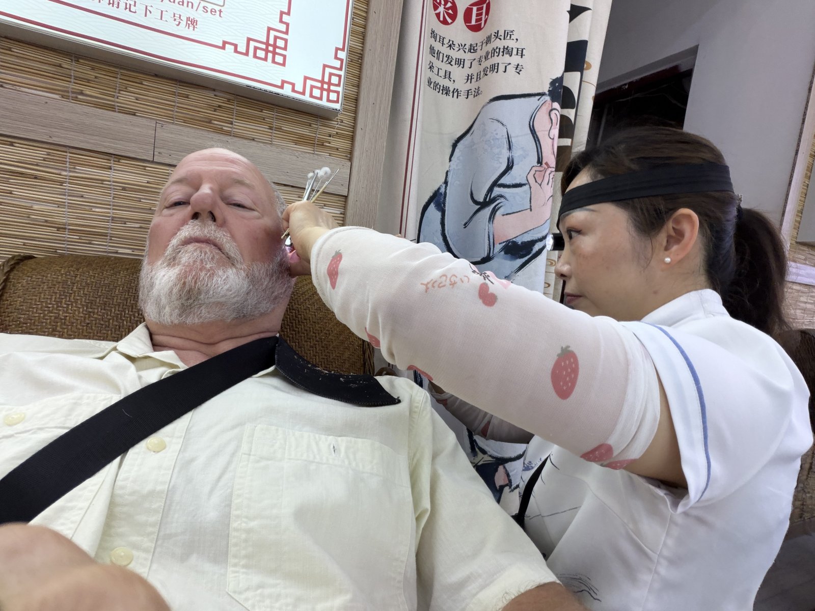 Traditional Ear Cleaning – Muslim Quarter, Xi’an